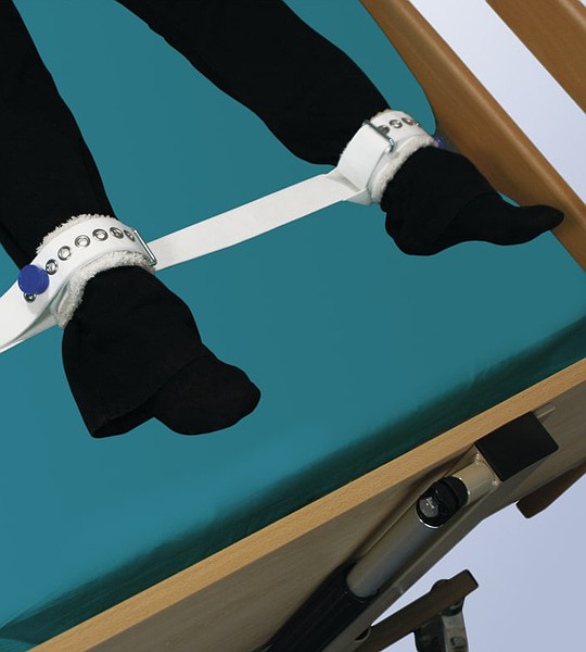 Фиксирующий ремень для ног с магнитным замком с креплением к кровати